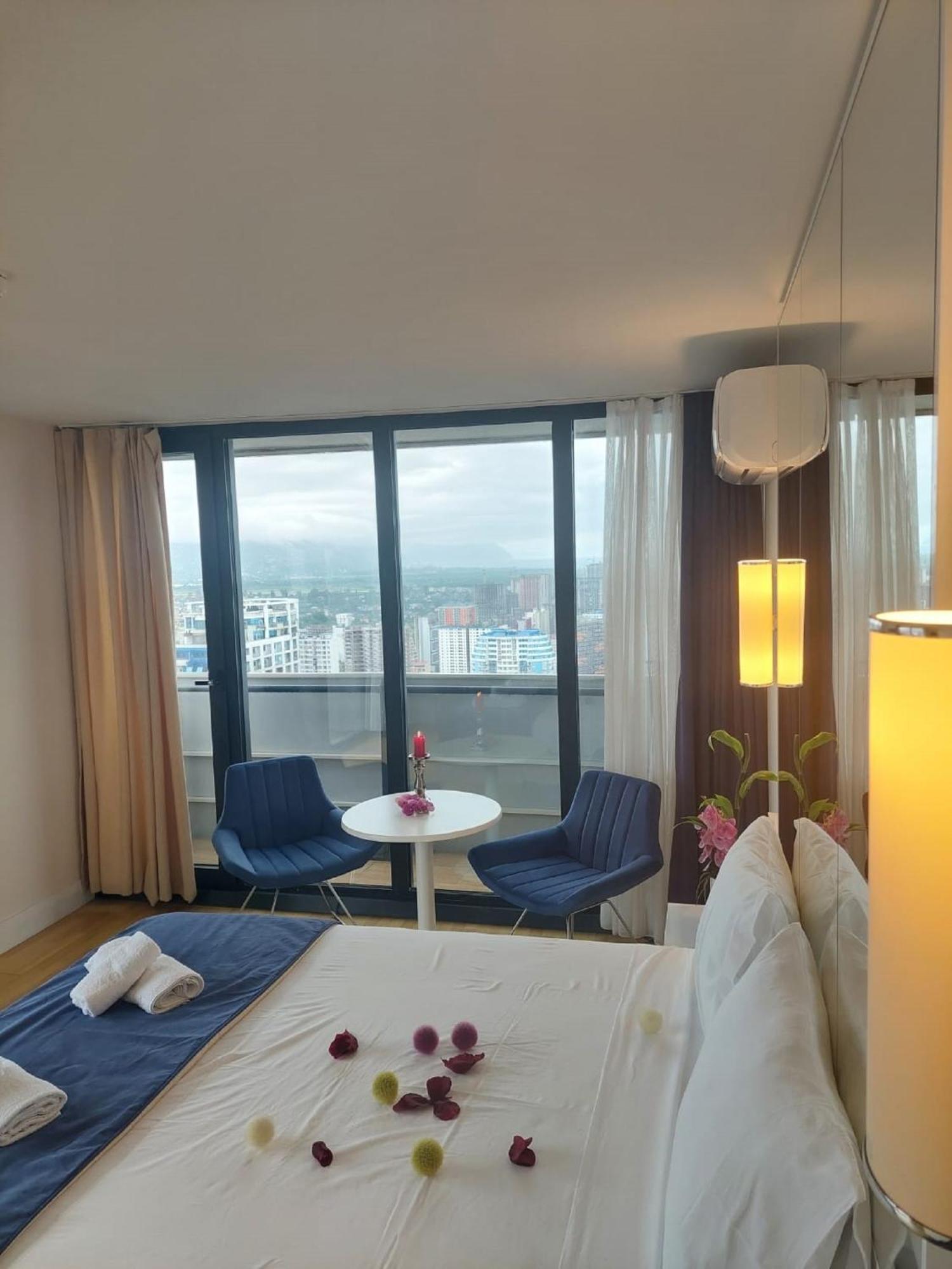 Apart-Hotel Orbi City Batumi Exteriör bild